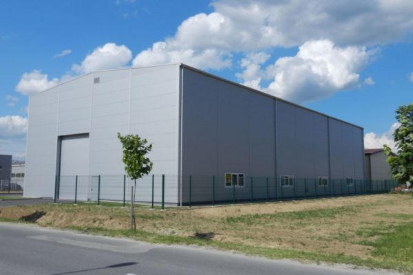 Produktionshalle für Oletić – 20 m x 45 m x 10 m, mit zwei 12,5 t Laufkränen in Lendava, Slowenien.