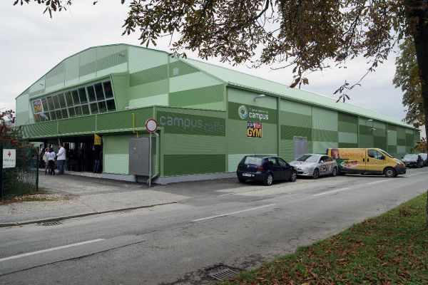 Sporthalle Ptuj – multifunktionale Sporthalle, 35 m x 53 m x 5,3 m / 10,6 m, in Ptuj, Slowenien.