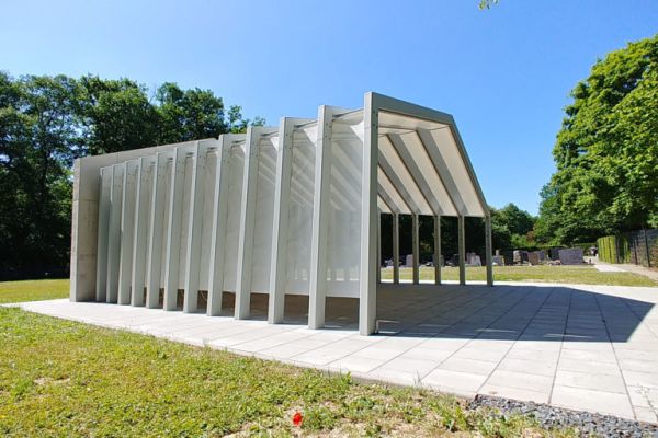 Religiöse Einrichtung, 8 m x 7 m x 4 m, auf dem Friedhof Kottenforst in Bonn, Deutschland.