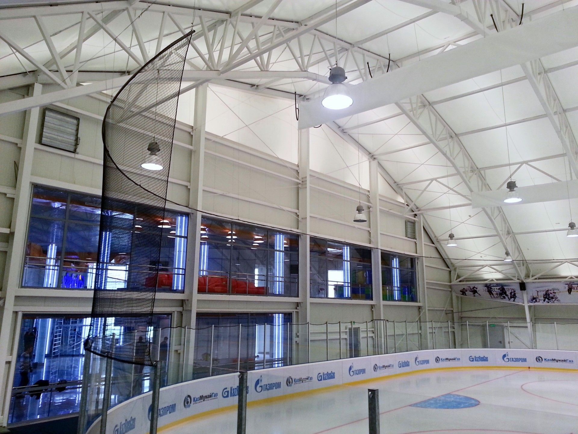 Innenasnischt einer Eissporthalle